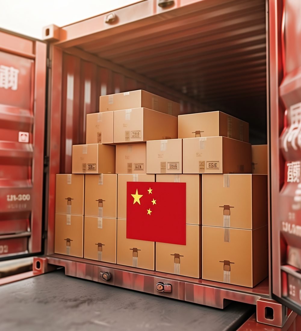 las-carretillas-elevadoras-estan-levantando-productos-hechos-en-china-en-la-ilustracion-3d-del-almacen